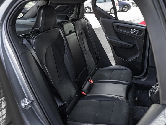 Volvo XC 40 cena 119900 przebieg: 147615, rok produkcji 2019 z Golub-Dobrzyń małe 781